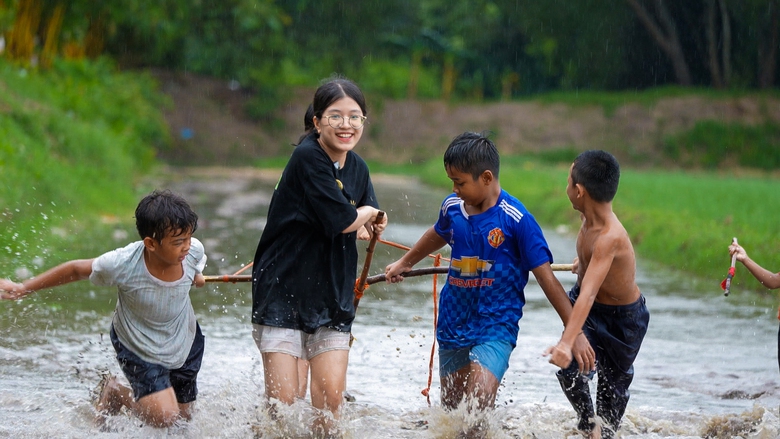Nhạc sĩ Nguyễn Văn Chung: &ldquo;Chuyến đi với con l&agrave; để b&ugrave; đắp tuổi thơ cho ch&iacute;nh t&ocirc;i&rdquo;- Ảnh 7.