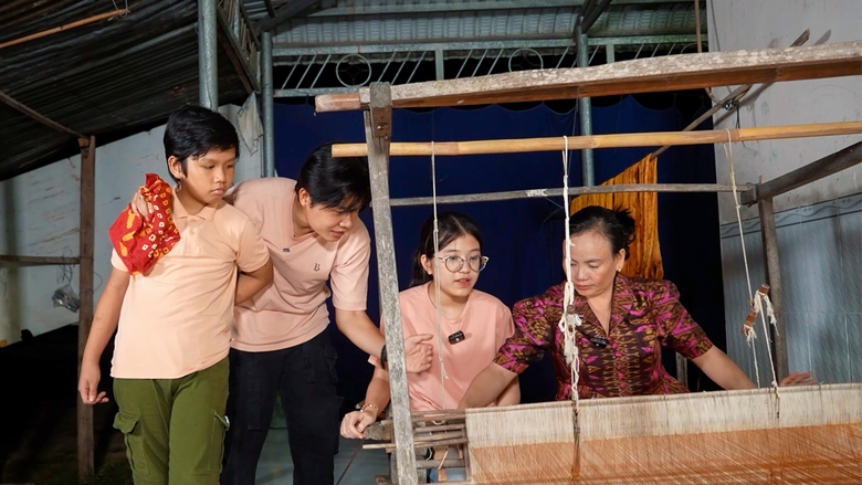 Nhạc sĩ Nguyễn Văn Chung: &ldquo;Chuyến đi với con l&agrave; để b&ugrave; đắp tuổi thơ cho ch&iacute;nh t&ocirc;i&rdquo;- Ảnh 12.