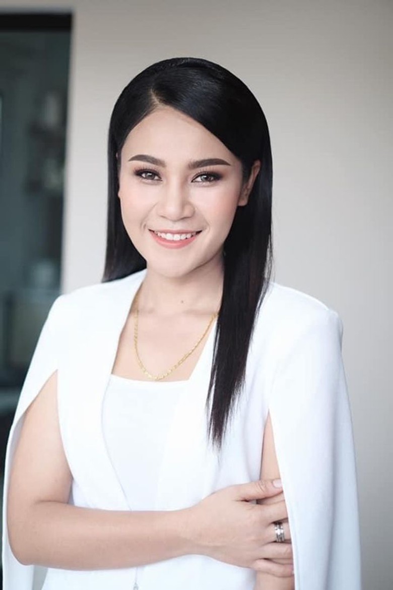 Nữ ca sĩ bị lật xe hơi tr&ecirc;n đường đi biểu diễn, sức khỏe giờ ra sao? - Ảnh 1.