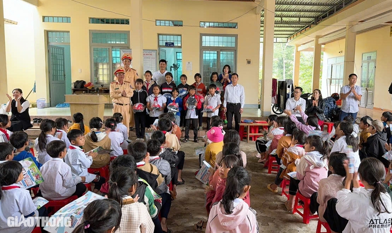 Đắk Lắk: Nh&agrave; trường, phụ huynh v&agrave; học sinh k&yacute; cam kết chấp h&agrave;nh nghi&ecirc;m ph&aacute;p luật ATGT- Ảnh 2.