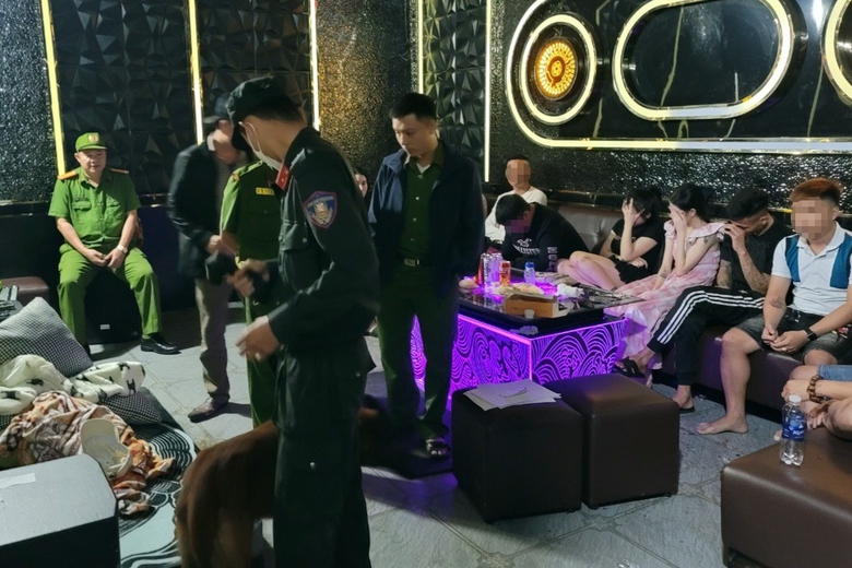 Nữ nh&acirc;n vi&ecirc;n qu&aacute;n karaoke tử vong v&igrave; uống bia pha ma t&uacute;y- Ảnh 1.