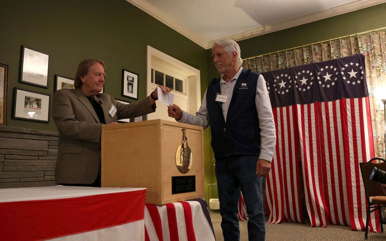 Bầu cử Tổng thống Mỹ 2024: Thị trấn đầu ti&ecirc;n bỏ phiếu, c&ocirc;ng bố kết quả bất ngờ