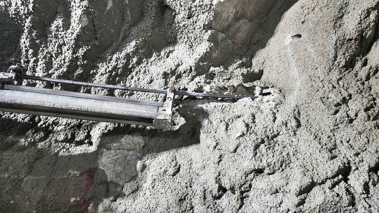 Cận cảnh đ&agrave;o n&uacute;i khoan hầm d&agrave;i nhất cao tốc Bắc - Nam- Ảnh 3.