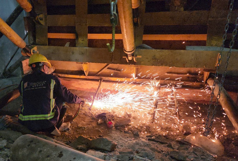 Cận cảnh đ&agrave;o n&uacute;i khoan hầm d&agrave;i nhất cao tốc Bắc - Nam- Ảnh 13.