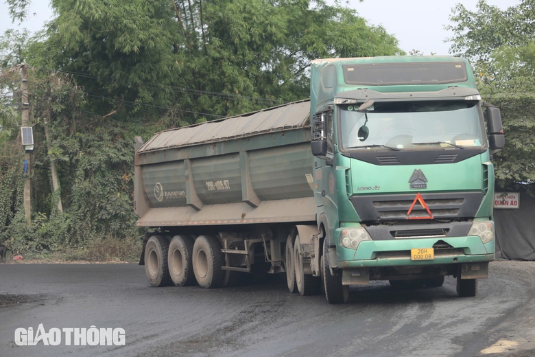 Người d&acirc;n khốn khổ v&igrave; xe tải nặng chạy qua khu d&acirc;n cư ở Th&aacute;i Nguy&ecirc;n- Ảnh 3.