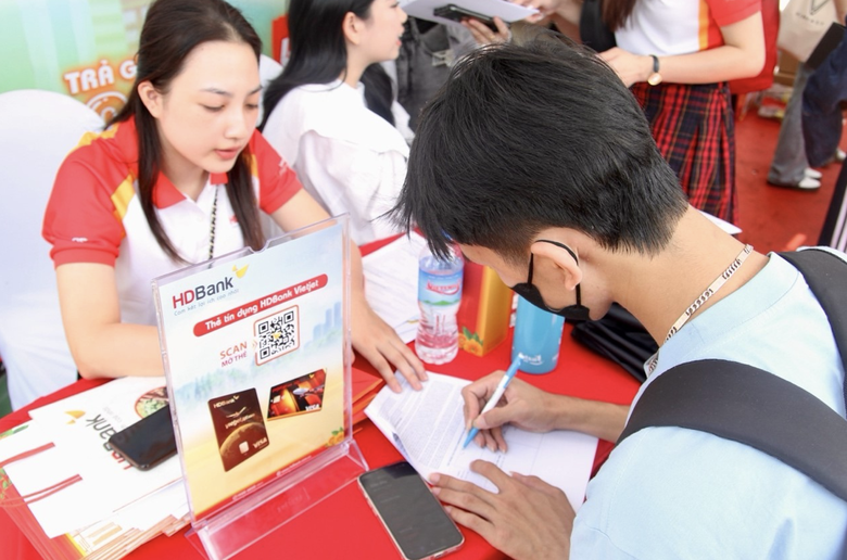 Thẻ HDBank hai năm liền tạo "cơn sốt" tại S&oacute;ng Festival- Ảnh 4.