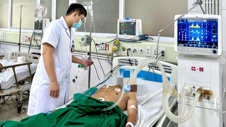 B&aacute;c sĩ bối rối t&igrave;m nguy&ecirc;n nh&acirc;n g&acirc;y uốn v&aacute;n cho người đ&agrave;n &ocirc;ng 65 tuổi- Ảnh 1.