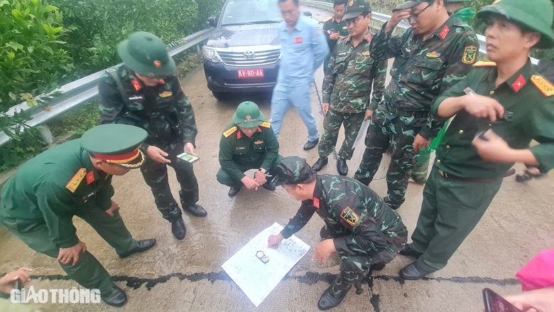 Rơi m&aacute;y bay qu&acirc;n sự ở B&igrave;nh Định: Khoanh v&ugrave;ng t&igrave;m kiếm phi c&ocirc;ng trong đ&ecirc;m tối- Ảnh 4.