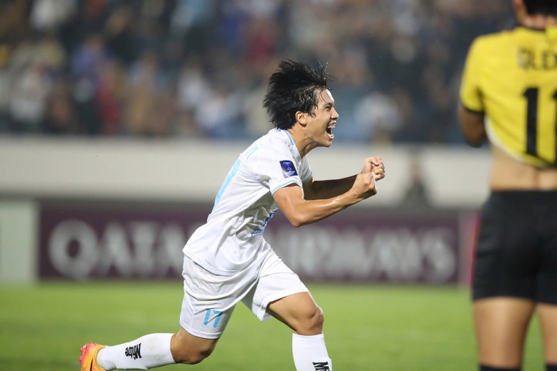 CĐV k&ecirc;u gọi HLV Kim Sang-sik đưa "cơn lốc đường bi&ecirc;n" của Nam Định l&ecirc;n tuyển- Ảnh 1.