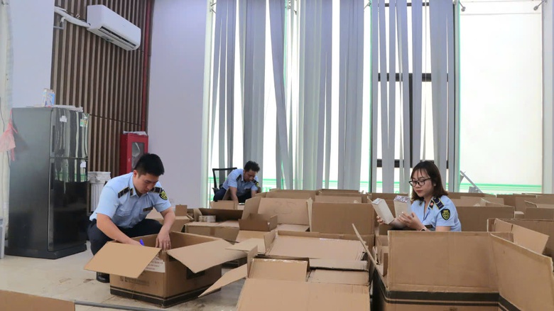 Tăng cường giám sát chất lượng hàng hoá trên "chợ mạng"- Ảnh 2. Tăng cường giám sát chất lượng hàng hoá trên "chợ mạng"- Ảnh 2.