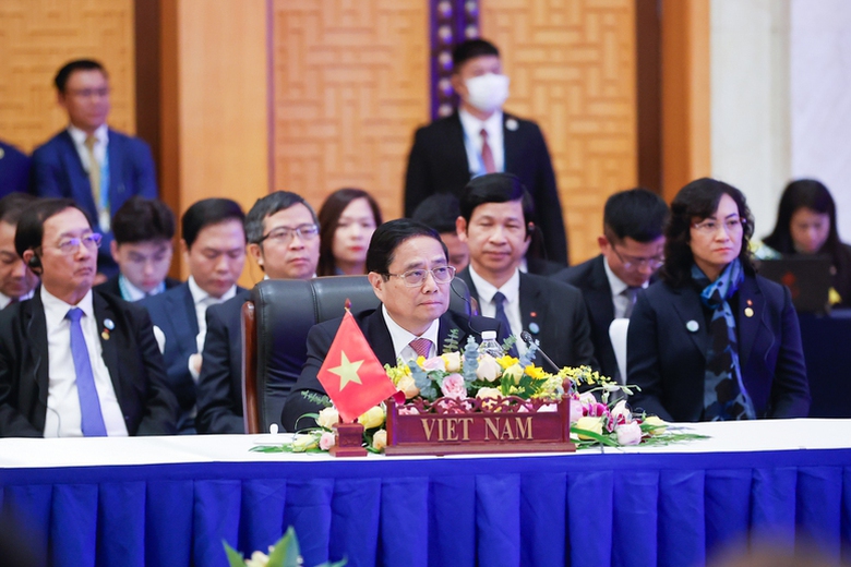 Thủ tướng: Thu h&uacute;t t&agrave;i ch&iacute;nh xanh cho ph&aacute;t triển giao th&ocirc;ng, vận tải &iacute;t ph&aacute;t thải- Ảnh 4.