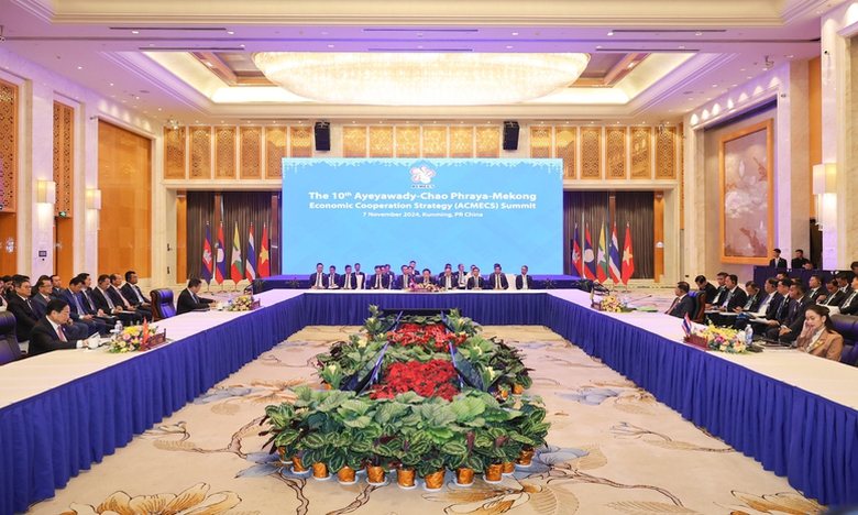 Thủ tướng: Thu h&uacute;t t&agrave;i ch&iacute;nh xanh cho ph&aacute;t triển giao th&ocirc;ng, vận tải &iacute;t ph&aacute;t thải- Ảnh 2.