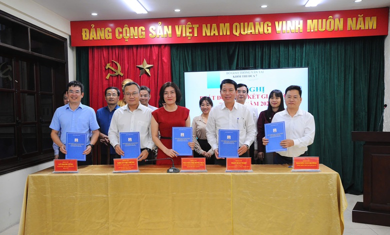 5 đơn vị ký kết giao ước thi đua hướng tới kỷ niệm 80 năm ngành GTVT- Ảnh 2. 5 đơn vị ký kết giao ước thi đua hướng tới kỷ niệm 80 năm ngành GTVT- Ảnh 2.