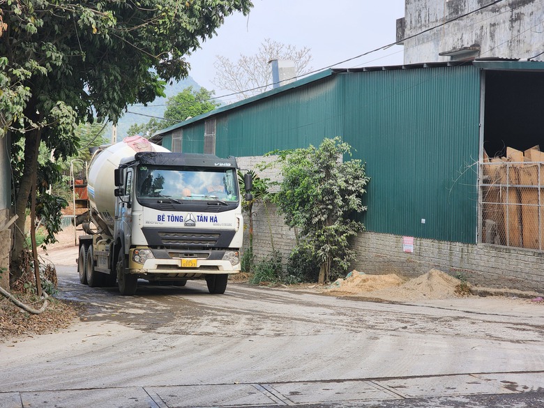 Tuyên Quang: Chất thải xi măng phủ kín bãi bồi ven sông, người dân lo sợ ô nhiễm- Ảnh 11. Tuyên Quang: Chất thải xi măng phủ kín bãi bồi ven sông, người dân lo sợ ô nhiễm- Ảnh 11.