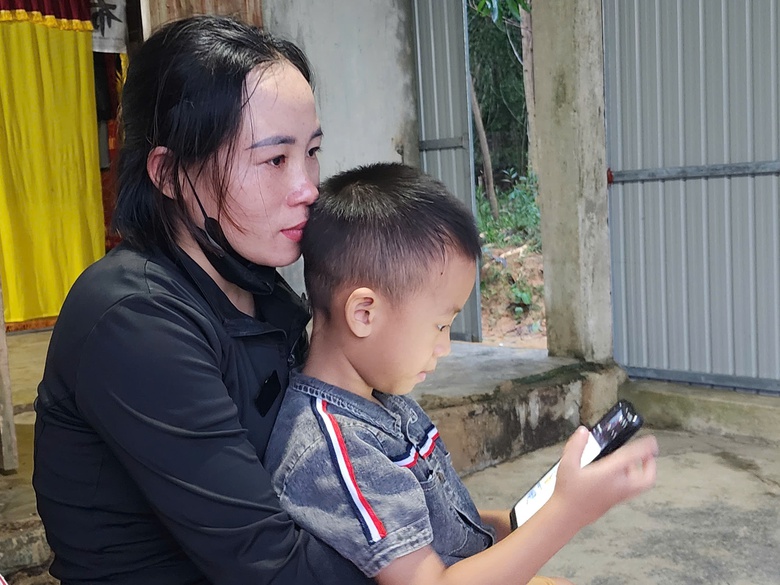 Người phụ nữ tật nguyền gồng g&aacute;nh nu&ocirc;i 2 con thơ sau khi chồng mất do TNGT- Ảnh 2.