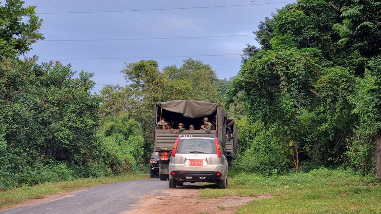 Người dân tìm thấy máy bay Yak-130 rơi được thưởng 10 triệu đồng- Ảnh 2. Người dân tìm thấy máy bay Yak-130 rơi được thưởng 10 triệu đồng- Ảnh 2.