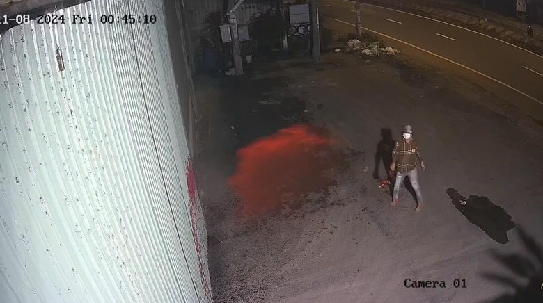 Long An: C&ocirc;ng an truy bắt đối tượng tạt nước sơn v&agrave;o kho gạo tr&ecirc;n QL1- Ảnh 1.