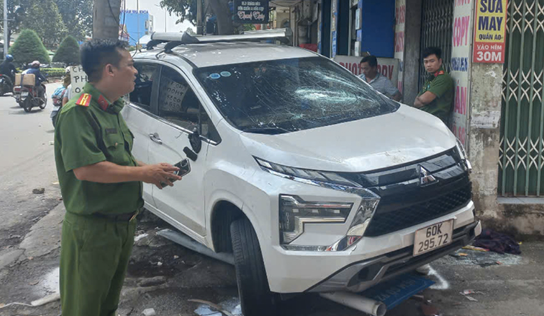 Bắt 8 đối tượng d&ugrave;ng s&uacute;ng, m&atilde; tấu hỗn chiến tr&ecirc;n đường phố Bi&ecirc;n H&ograve;a- Ảnh 1.