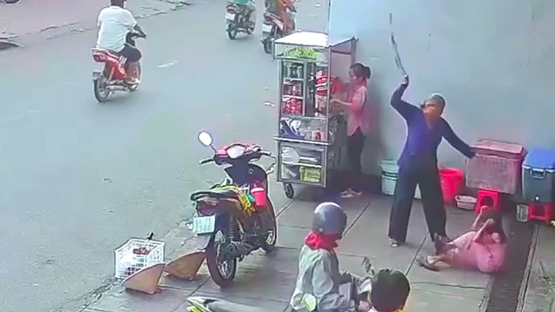 Truy t&igrave;m người đ&agrave;n b&agrave; nghi bạo h&agrave;nh con, đ&aacute;nh chồng giữa chợ ở Vĩnh Long- Ảnh 1.