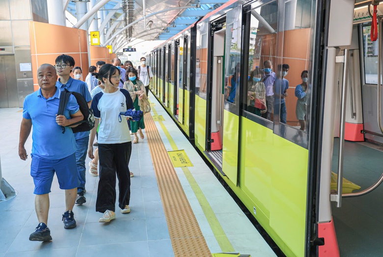 Hơn 2 triệu khách đi metro Nhổn - ga Hà Nội- Ảnh 4. Hơn 2 triệu khách đi metro Nhổn - ga Hà Nội- Ảnh 4.