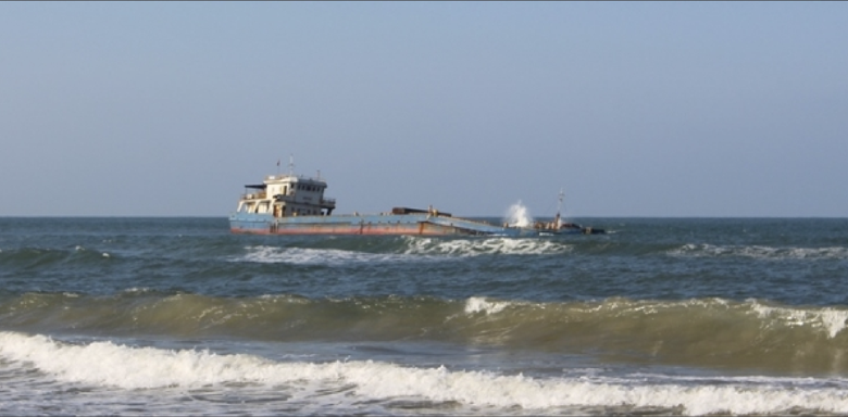 Di dời t&agrave;u h&agrave;ng mắc cạn 7 năm tr&ecirc;n v&ugrave;ng biển Thừa Thi&ecirc;n Huế- Ảnh 1.