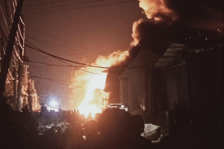 Hưng Y&ecirc;n: Lửa rực trời, nhiều nh&agrave; xưởng bị ch&aacute;y lan- Ảnh 1.