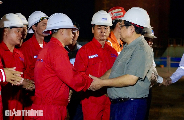 Thủ tướng: Chuyển đổi số, chuyển đổi xanh l&agrave; xu hướng kh&ocirc;ng thể đảo ngược- Ảnh 3.