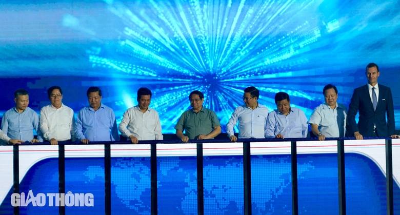 Thủ tướng: Chuyển đổi số, chuyển đổi xanh l&agrave; xu hướng kh&ocirc;ng thể đảo ngược- Ảnh 4.