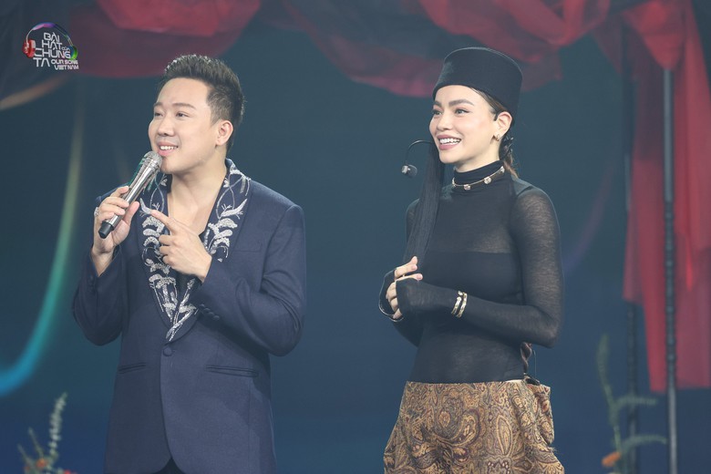 Vũ Thảo My bật kh&oacute;c khi c&ugrave;ng Thu Minh gi&agrave;nh giải qu&aacute;n qu&acirc;n Our song Vietnam- Ảnh 1.