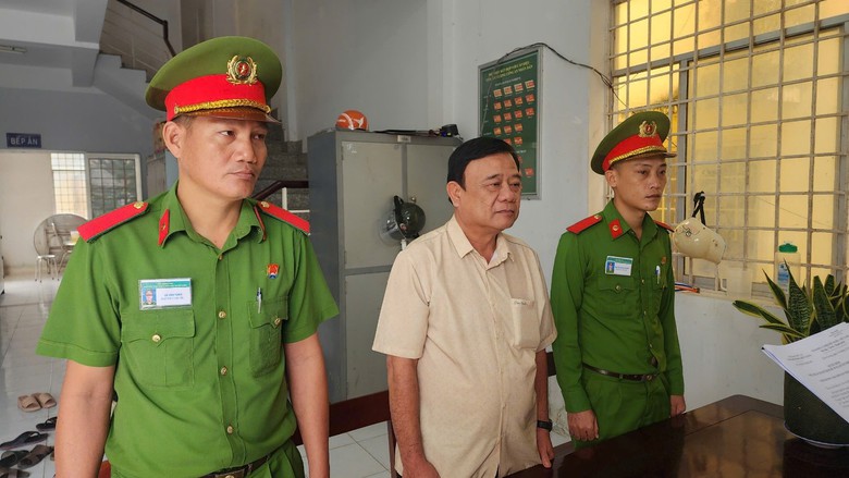 Bắt giam nguy&ecirc;n ph&oacute; chủ tịch huyện ở Ki&ecirc;n Giang lừa đảo chiếm đoạt t&agrave;i sản- Ảnh 1.