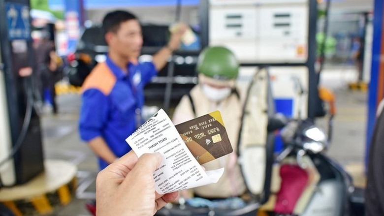 Cửa h&agrave;ng xăng kh&ocirc;ng chấp h&agrave;nh nghi&ecirc;m quy định h&oacute;a đơn điện tử c&oacute; thể phải dừng hoạt động- Ảnh 1.