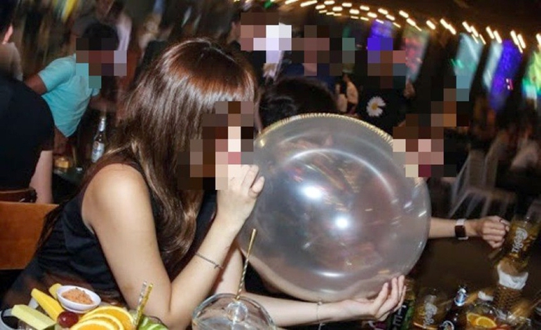 Lắt l&eacute;o đường d&acirc;y đưa l&ocirc; "b&oacute;ng cười" h&agrave;ng triệu USD v&agrave;o vũ trường ở H&agrave; Nội- Ảnh 1.