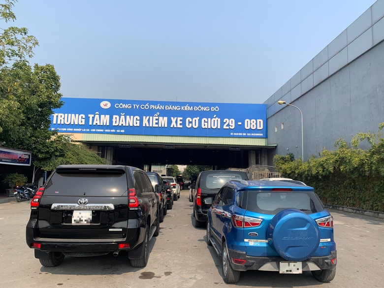 Cuối năm, trung t&acirc;m đăng kiểm đ&ocirc;ng đ&uacute;c trở lại- Ảnh 1.