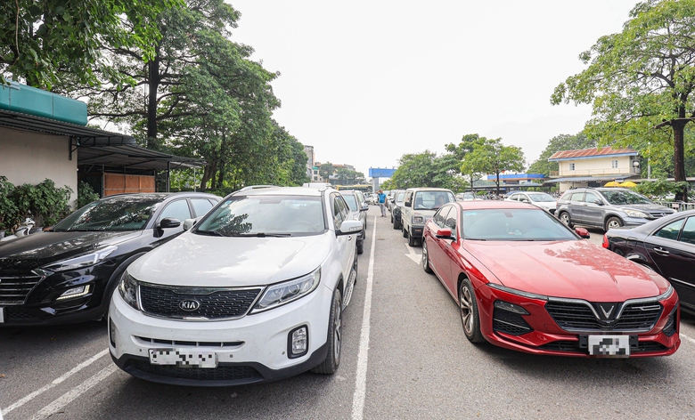 Cuối năm, trung t&acirc;m đăng kiểm đ&ocirc;ng đ&uacute;c trở lại- Ảnh 2.