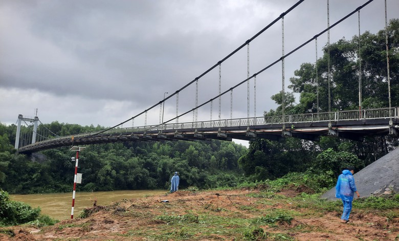 Hơn 75 tỷ đồng x&acirc;y cầu mới thay thế cầu treo B&igrave;nh Th&agrave;nh sau vụ xe r&aacute;c rơi xuống s&ocirc;ng- Ảnh 1.