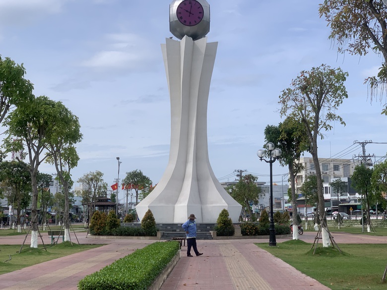 C&ocirc;ng vi&ecirc;n trăm tỷ ở Long An đ&atilde; khắc phục c&aacute;c hạng mục hư hỏng- Ảnh 2.