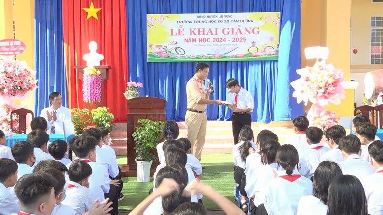 Đồng Th&aacute;p: Đảm bảo trật tự ATGT trong t&igrave;nh h&igrave;nh mới- Ảnh 1.