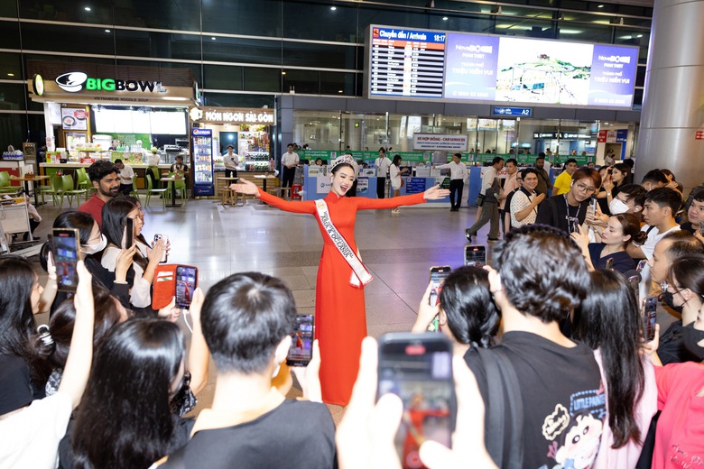 &Aacute; hậu 3 Miss Intercontinental 2024 Kh&aacute;nh Linh về nước: Đại diện Việt Nam thắng lớn 3 năm- Ảnh 2.