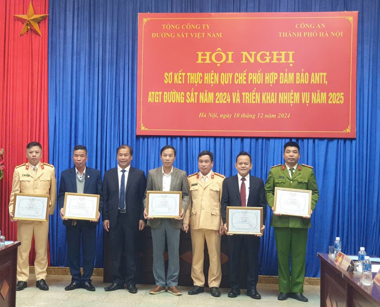 Hà Nội: 11 tháng xảy ra 33 vụ tai nạn đường sắt- Ảnh 2. Hà Nội: 11 tháng xảy ra 33 vụ tai nạn đường sắt- Ảnh 2.