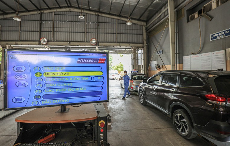 Cuối năm, trung t&acirc;m đăng kiểm đ&ocirc;ng đ&uacute;c trở lại- Ảnh 3.