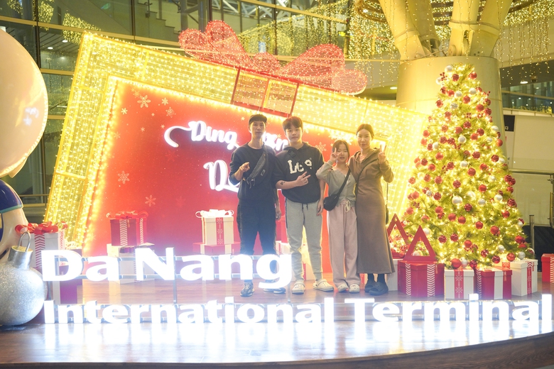 Nh&agrave; ga h&agrave;nh kh&aacute;ch quốc tế Đ&agrave; Nẵng lung linh trước thềm Gi&aacute;ng sinh- Ảnh 1.