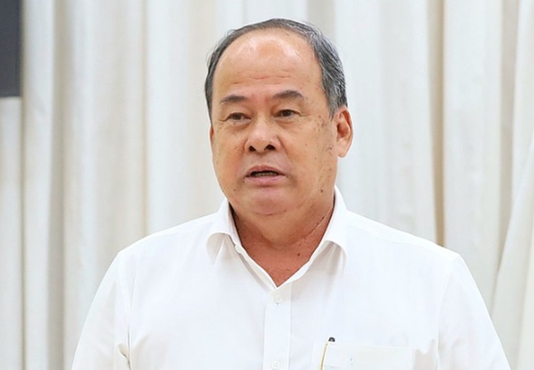 Cựu Chủ tịch tỉnh An Giang bị c&aacute;o buộc nhận 300.000 USD từ "&ocirc;ng tr&ugrave;m" c&aacute;t lậu- Ảnh 1.