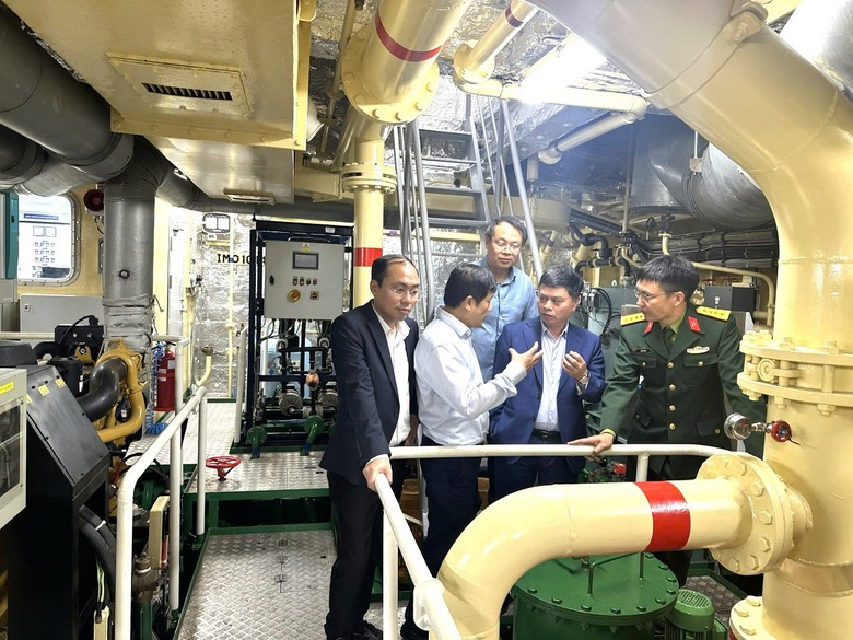 Cứu nạn miền Trung c&oacute; th&ecirc;m t&agrave;u SAR mới- Ảnh 2.