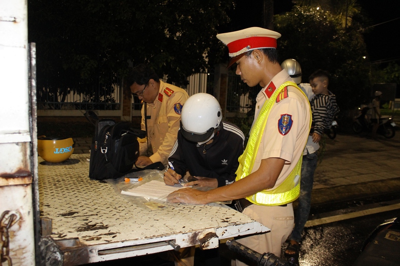 Hậu Giang: Ngăn ma men, kéo giảm tai nạn- Ảnh 1. Hậu Giang: Ngăn ma men, kéo giảm tai nạn- Ảnh 1.