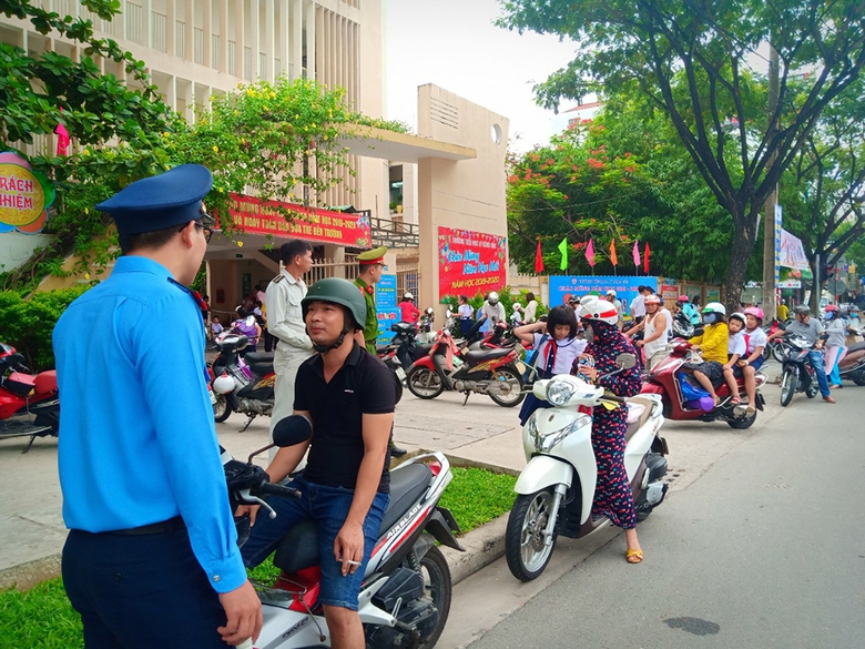 Đ&agrave; Nẵng: N&acirc;ng cao hiệu quả xe bu&yacute;t c&ocirc;ng cộng, ngăn &ugrave;n tắc trước cổng trường học- Ảnh 2.