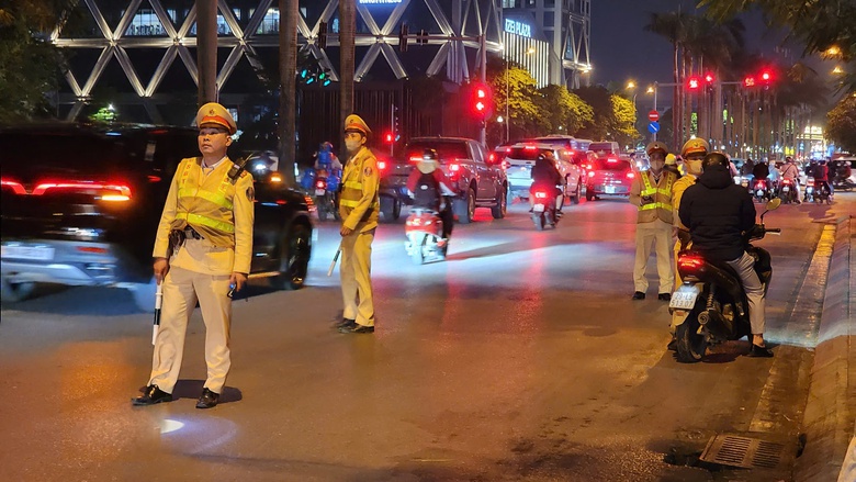 T&agrave;i xế bỏ xe v&igrave; bị phạt nồng độ cồn, phớt lờ cảnh b&aacute;o sẽ kh&ocirc;ng đăng k&yacute; được xe mới- Ảnh 8.