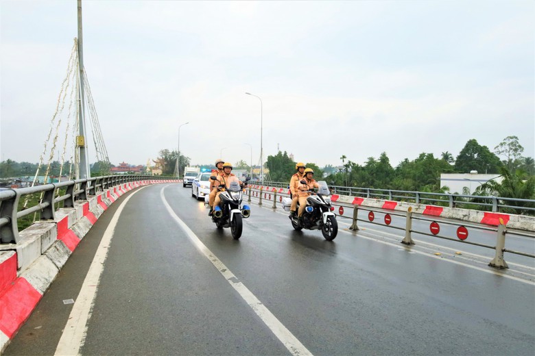 C&ocirc;ng an Hậu Giang ph&aacute;t động cao điểm đảm bảo an ninh trật tự tết Nguy&ecirc;n đ&aacute;n Ất Tỵ 2025- Ảnh 1.