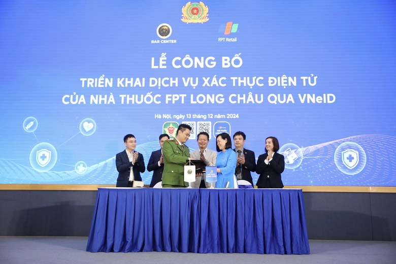 Mua thuốc trực tuyến từ FPT Long Ch&acirc;u qua ứng dụng VNeID- Ảnh 1.