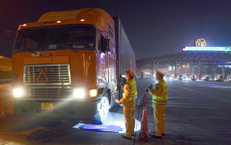 Quyết liệt xử l&yacute; tội phạm đường phố, "qu&aacute;i xế" dịp cao điểm Tết- Ảnh 2.