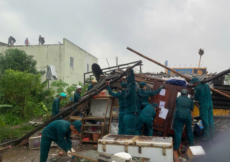 Lốc xo&aacute;y l&agrave;m tốc m&aacute;i 64 căn nh&agrave; ở S&oacute;c Trăng- Ảnh 6.